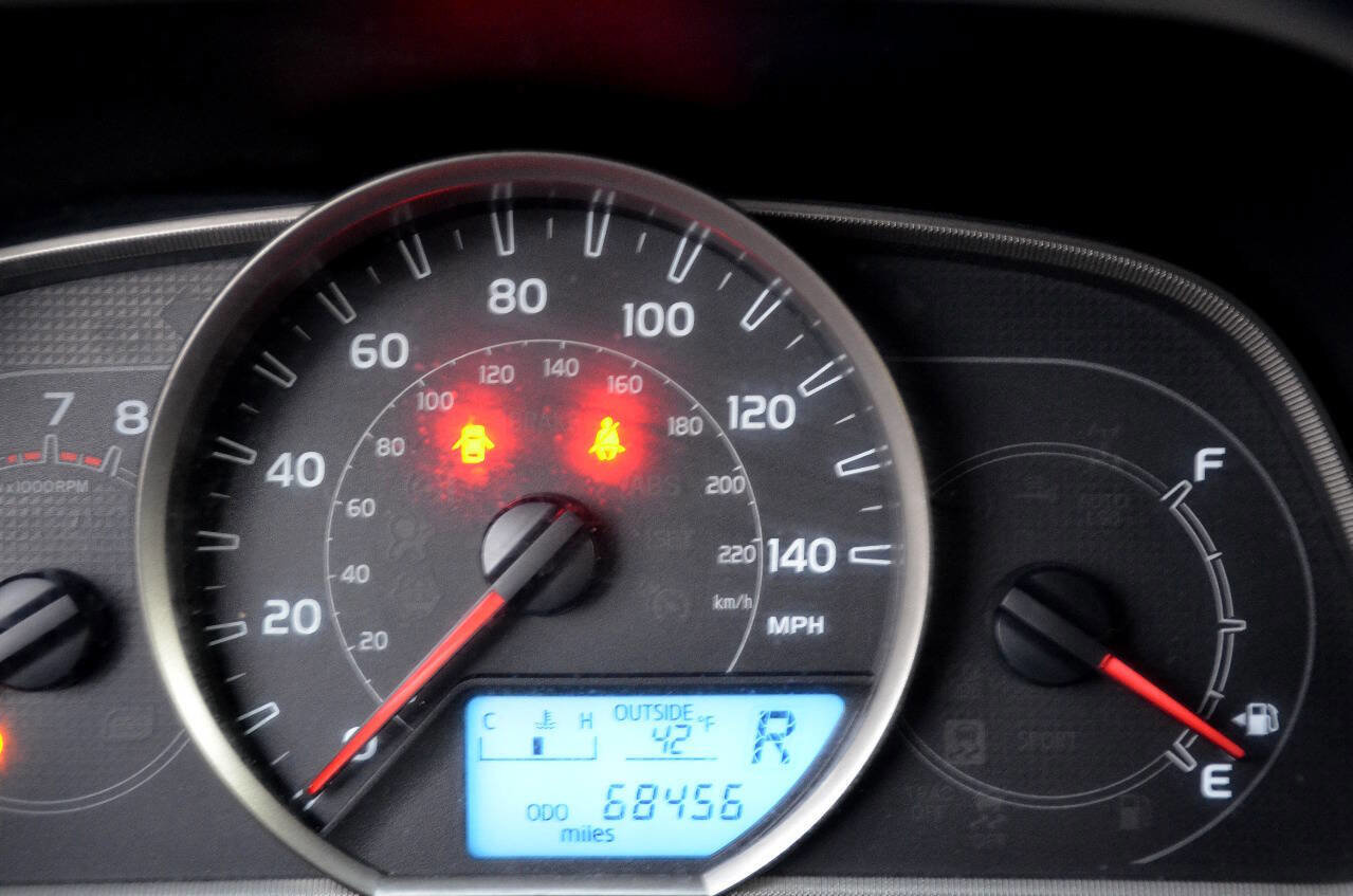 Used 2014 Toyota RAV4 XLE image 14