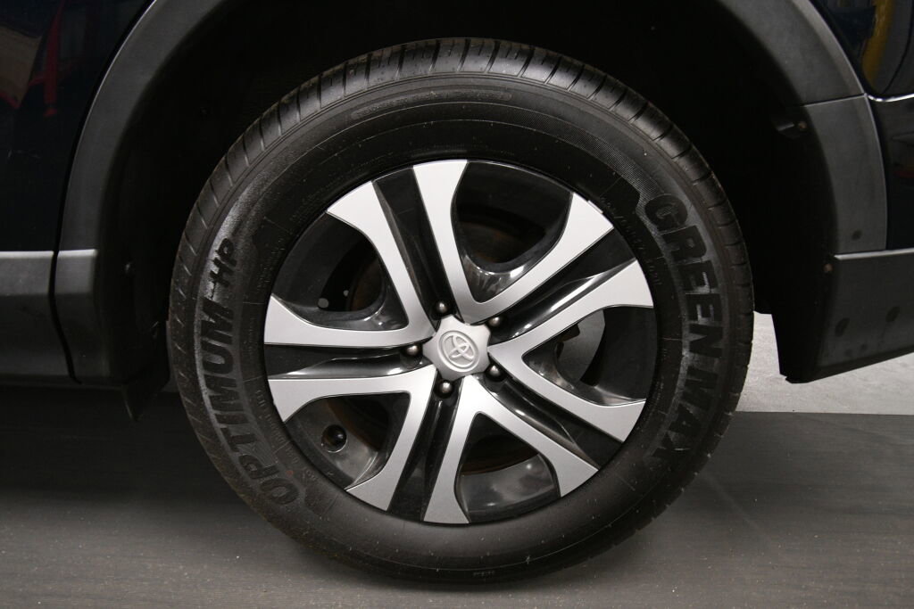 Used 2017 Toyota RAV4 LE w/ All Weather Liner Package FWD image 30