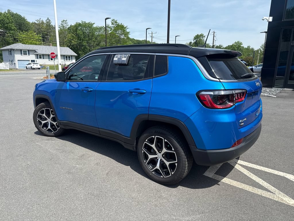 Used 2024 Jeep Compass Limited AWD/4WD image 3