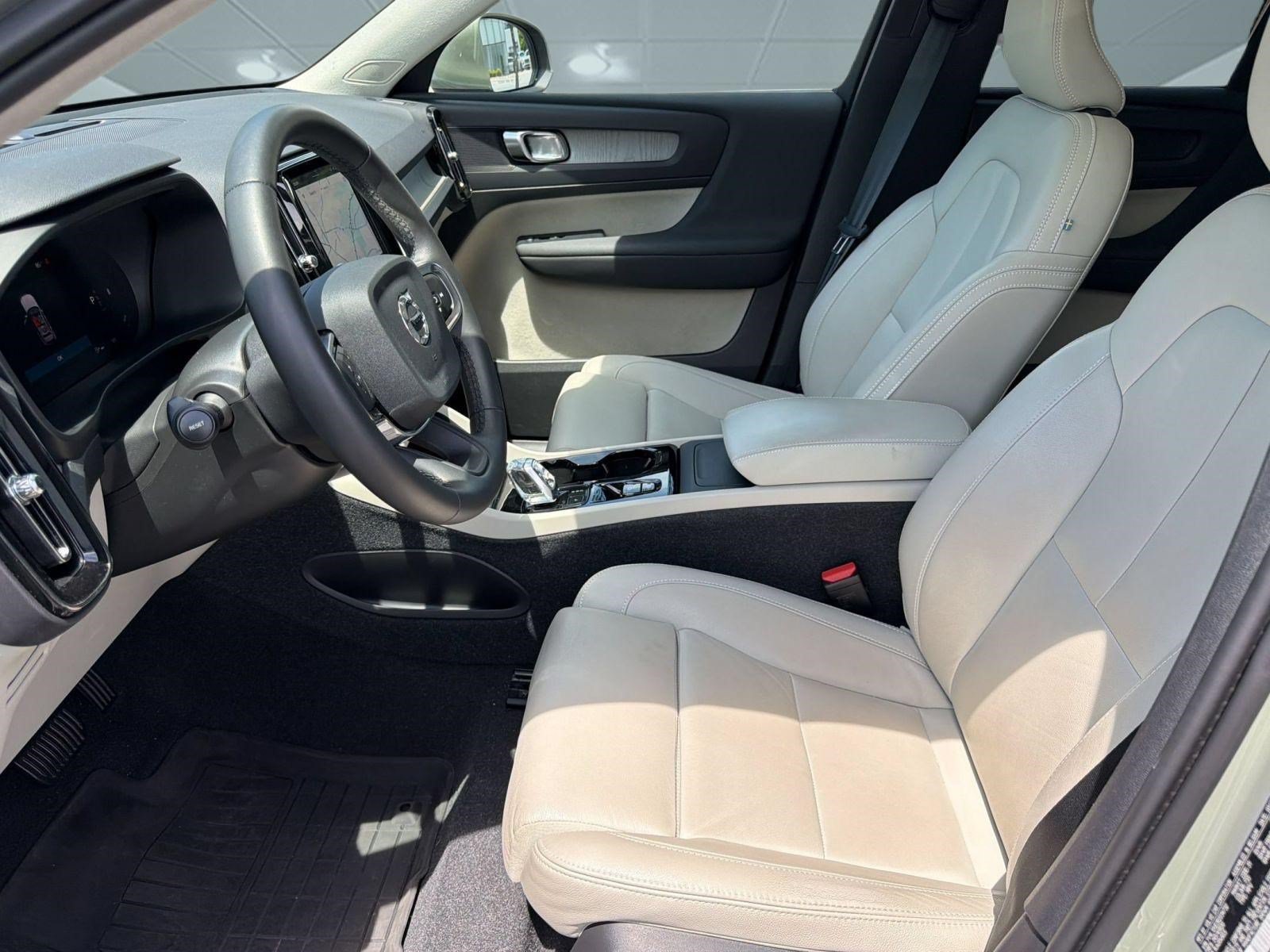 Certified 2024 Volvo XC40 B5 Plus AWD/4WD image 5