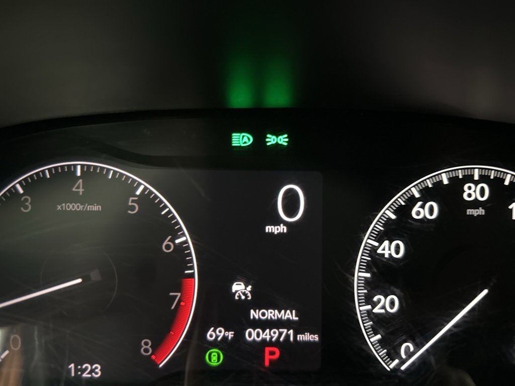 Used 2025 Honda Civic Sport image 25