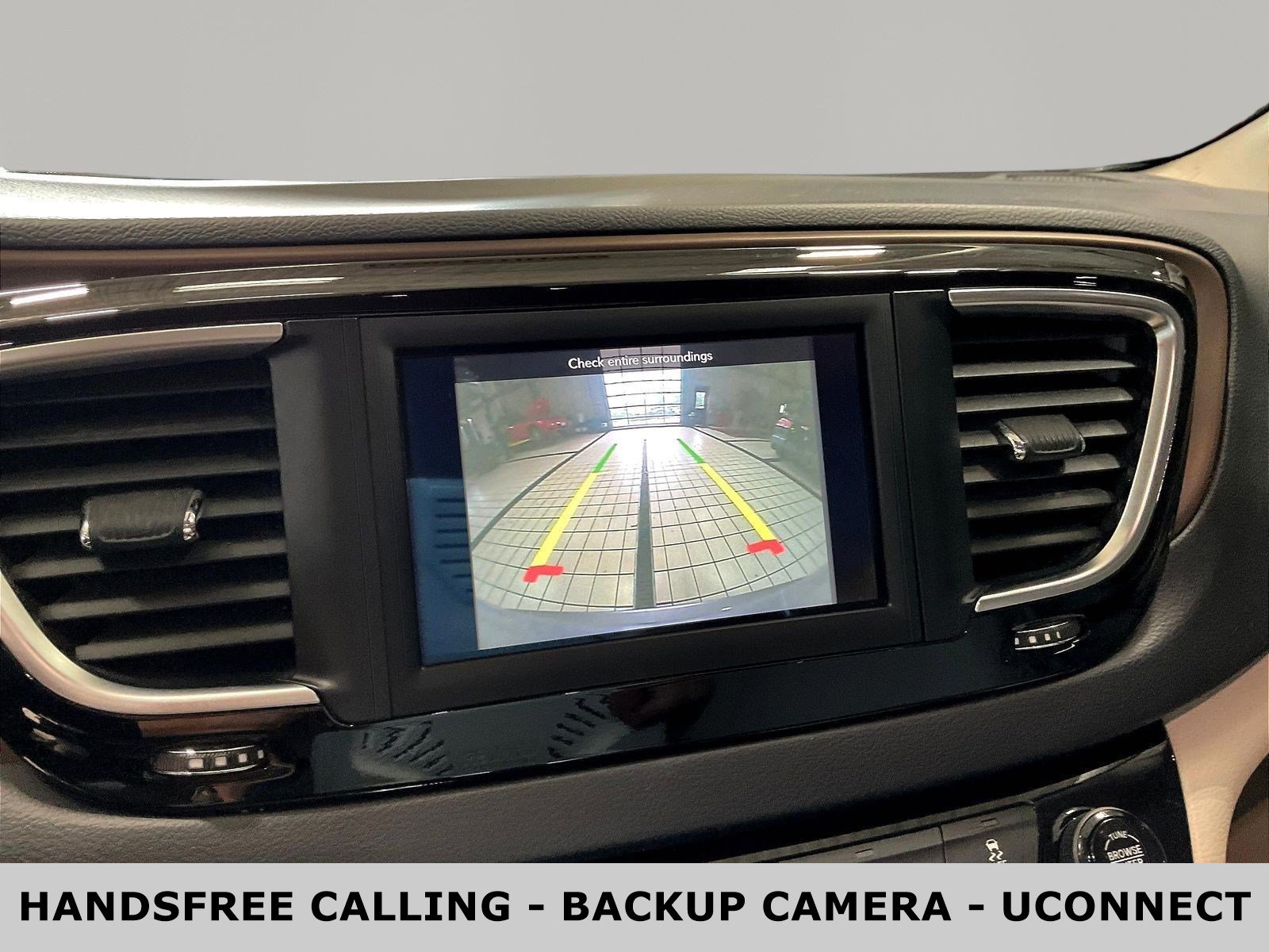 Used 2018 Chrysler Pacifica Touring-L FWD image 14
