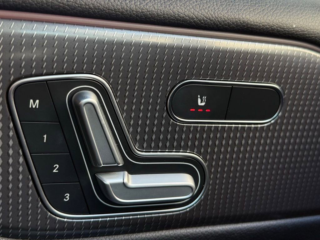 Used 2021 Mercedes-Benz GLB 250 image 13