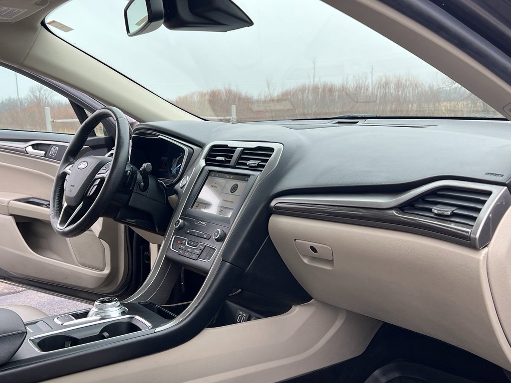 Used 2019 Ford Fusion SEL image 28