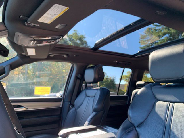 Used 2023 Jeep Wagoneer Series II AWD/4WD image 39