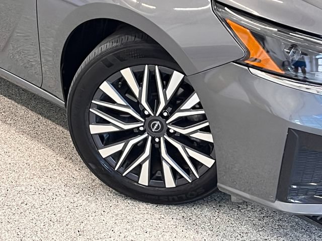 Used 2025 Nissan Altima 2.5 SV FWD image 27