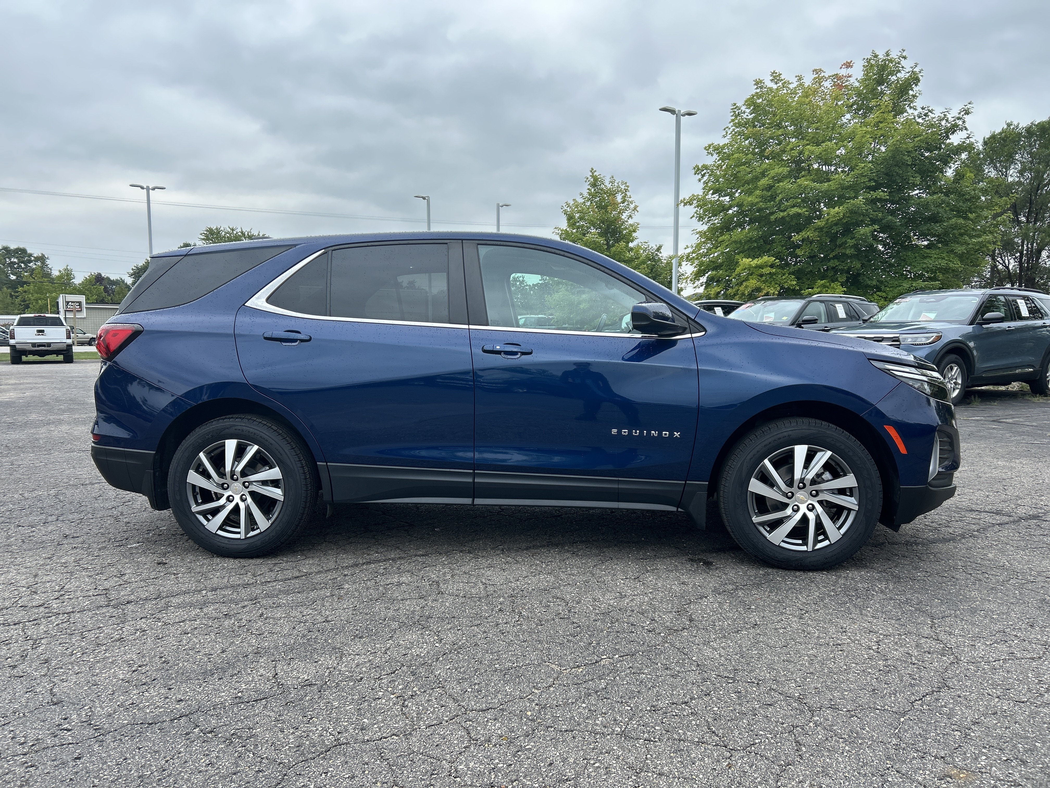 Used 2022 Chevrolet Equinox LT AWD/4WD image 2