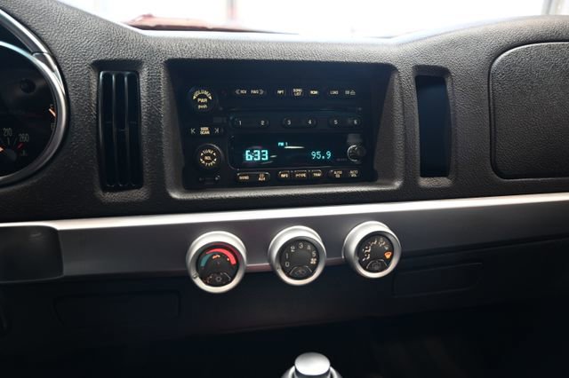 Used 2003 Chevrolet SSR w/ Preferred Equipment Group image 14