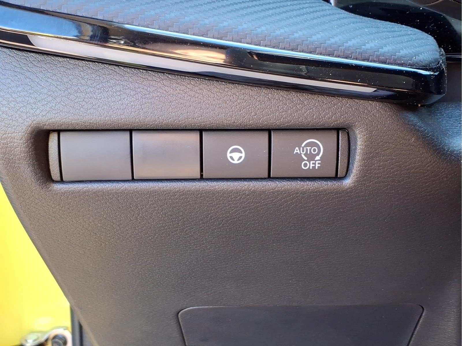 Certified 2025 Nissan Kicks SR FWD image 20