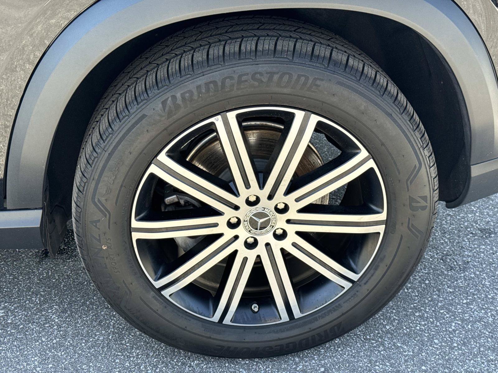 Used 2025 Mercedes-Benz GLE 450e 4MATIC w/ Driver Assistance Package image 21