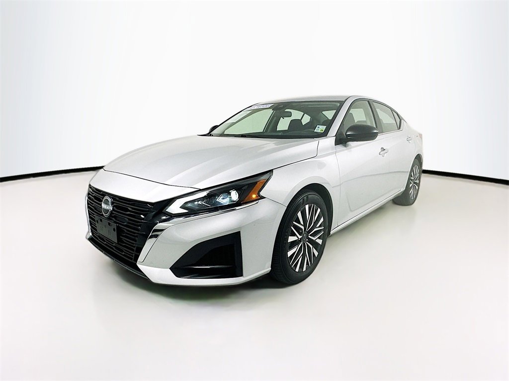 Used 2024 Nissan Altima 2.5 SV image 1