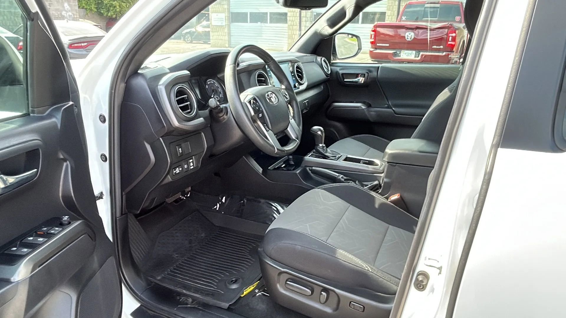 Used 2023 Toyota Tacoma TRD Off-Road image 10