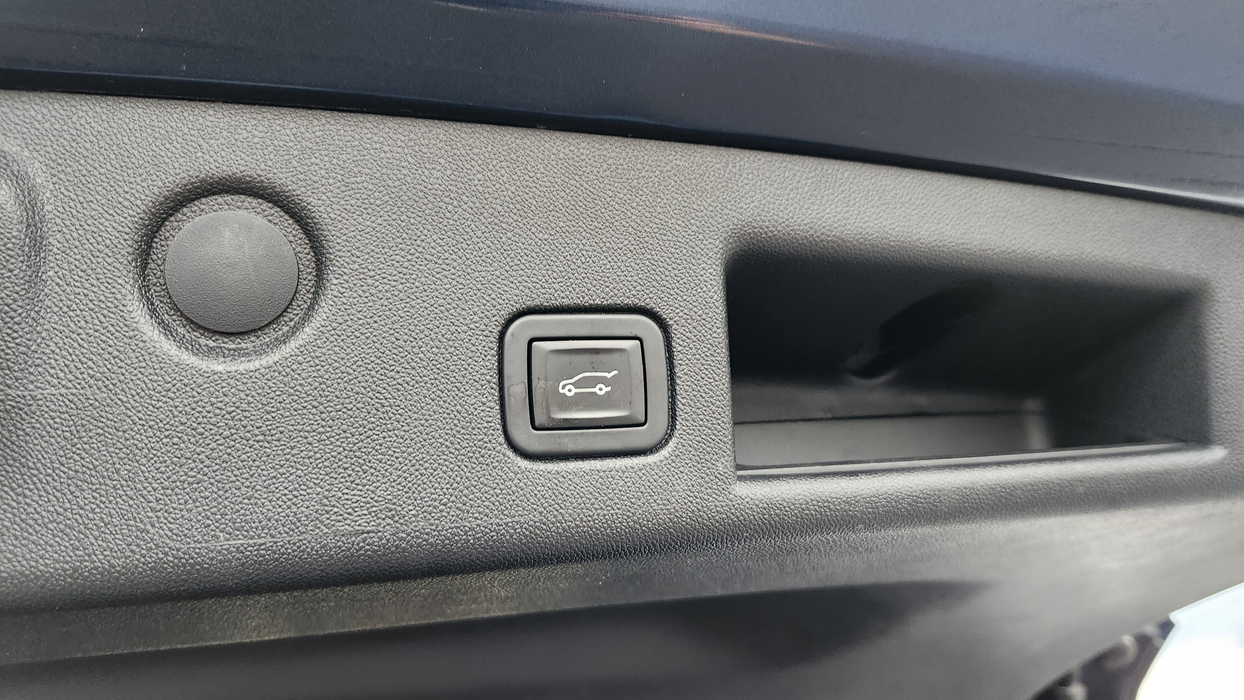 Used 2019 Chevrolet Equinox LT w/ Driver Convenience Package image 17