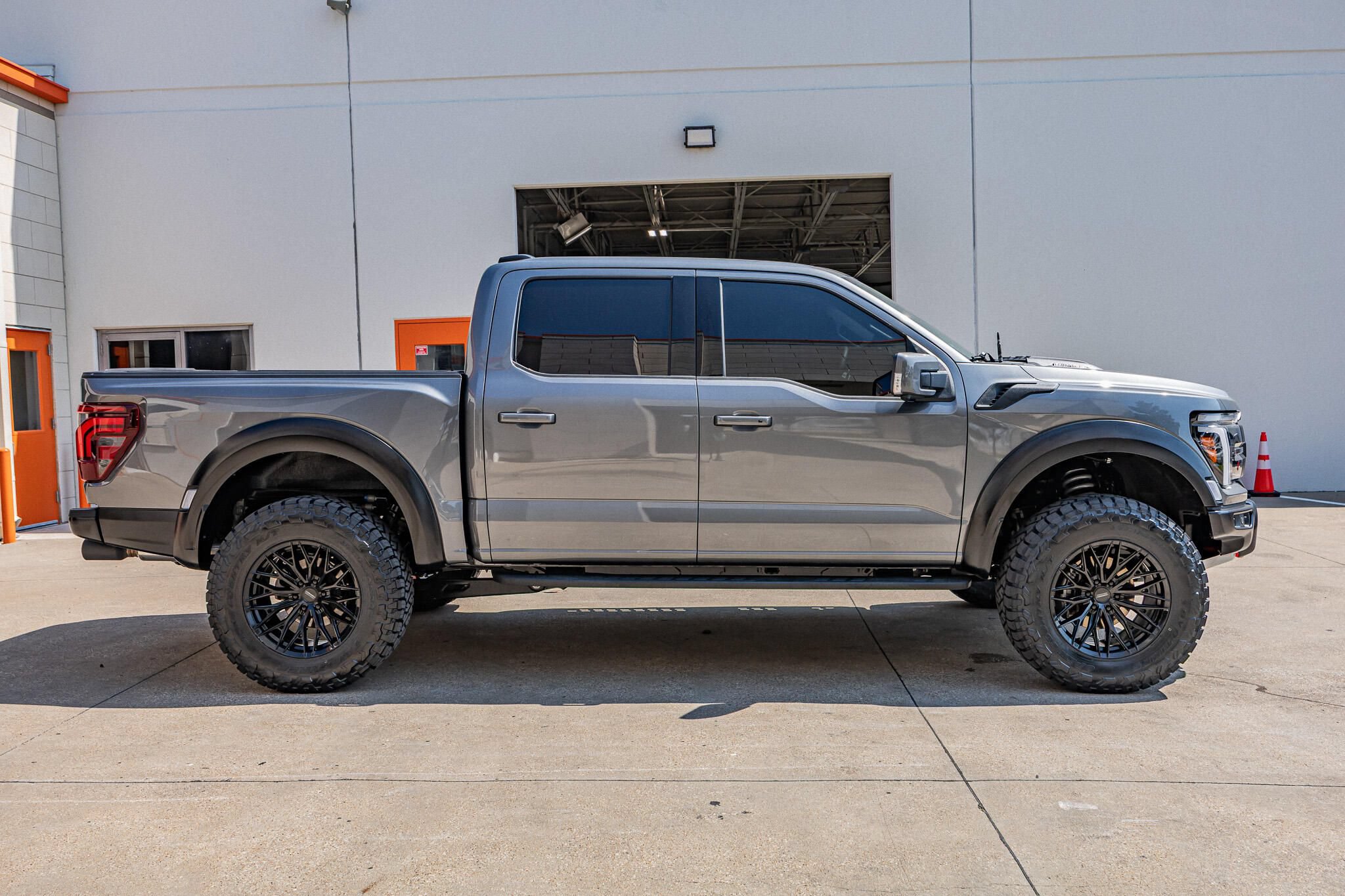 Used 2025 Ford F150 Raptor w/ Equipment Group 803A Raptor R AWD/4WD image 18