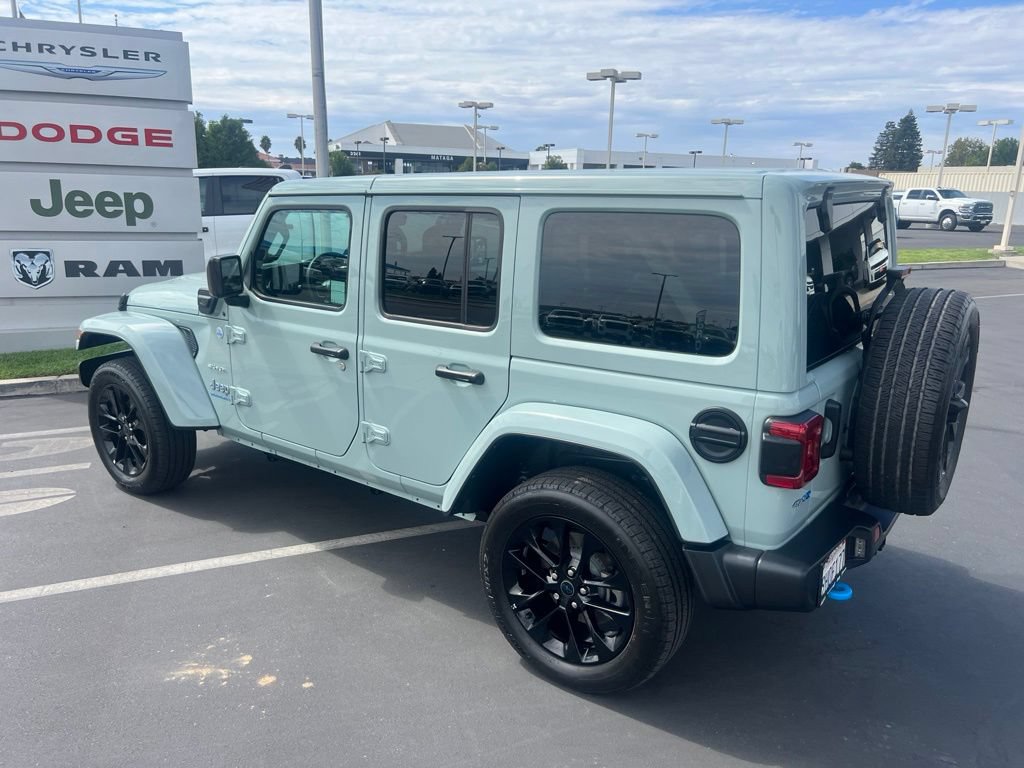 Used 2024 Jeep Wrangler Unlimited Sahara w/ Technology Group AWD/4WD image 23