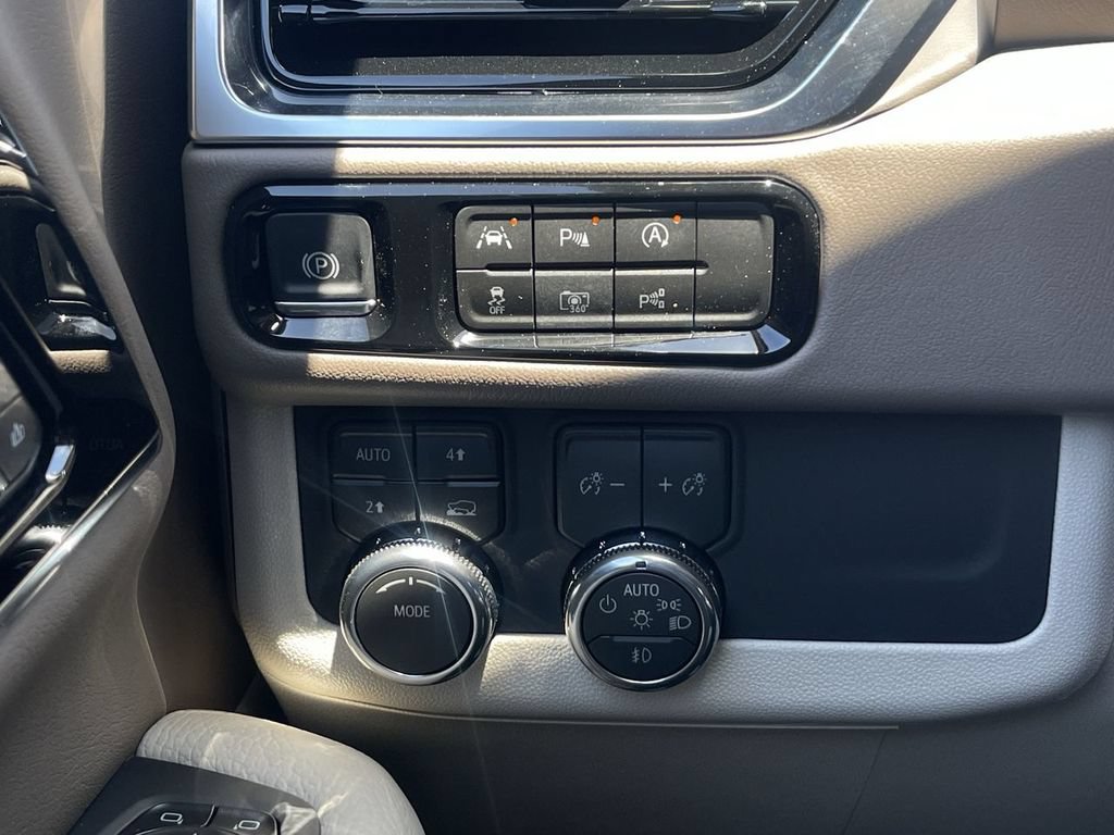 New 2026 GMC Yukon XL Denali AWD/4WD image 18