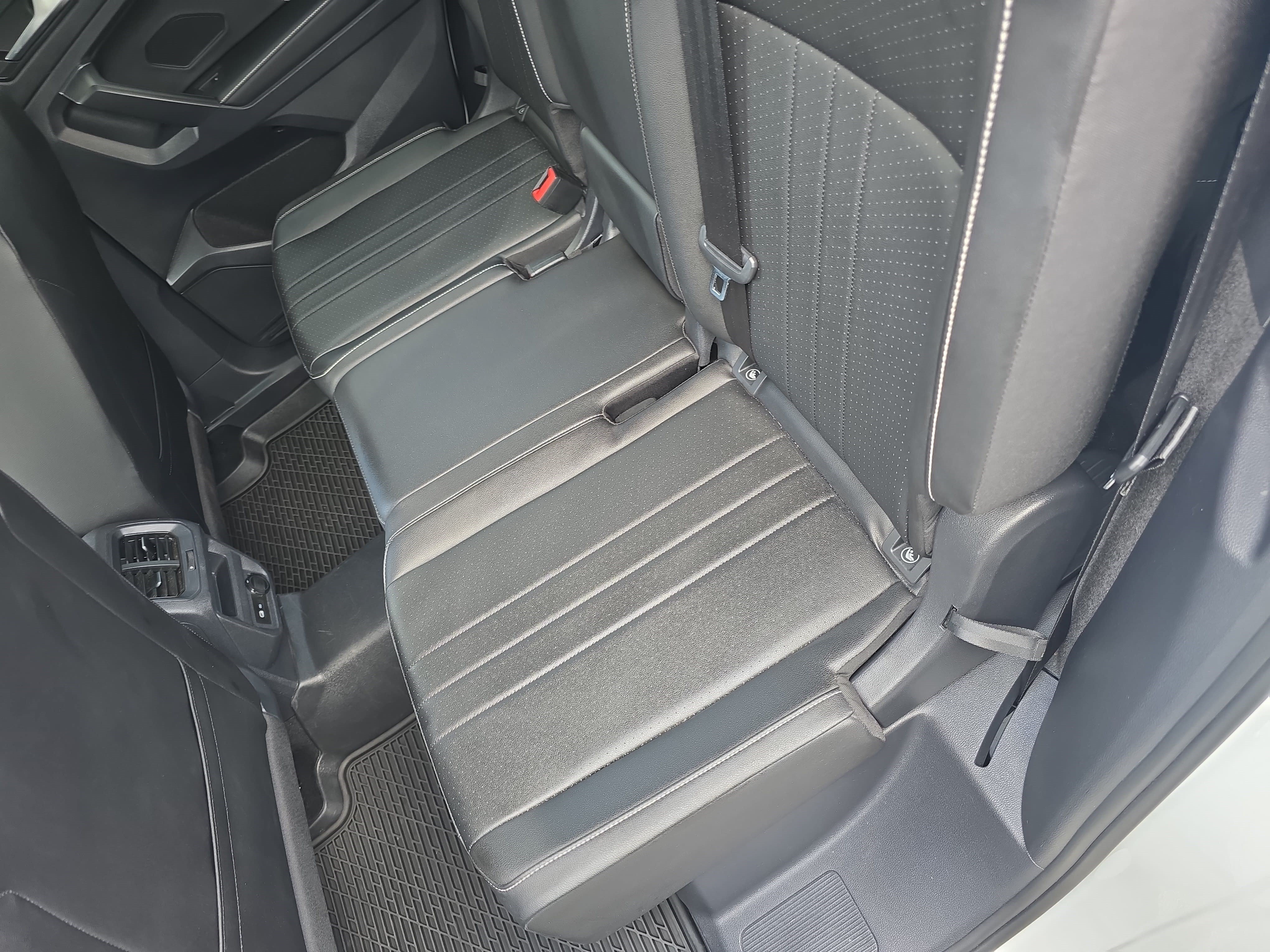 Used 2022 Volkswagen Tiguan SE FWD image 15