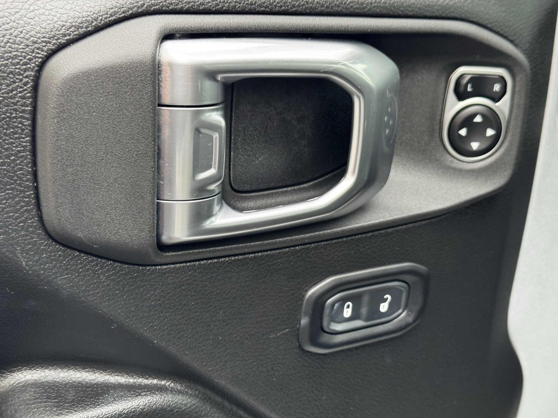 Used 2023 Jeep Wrangler Unlimited Rubicon w/ Cold Weather Group image 24