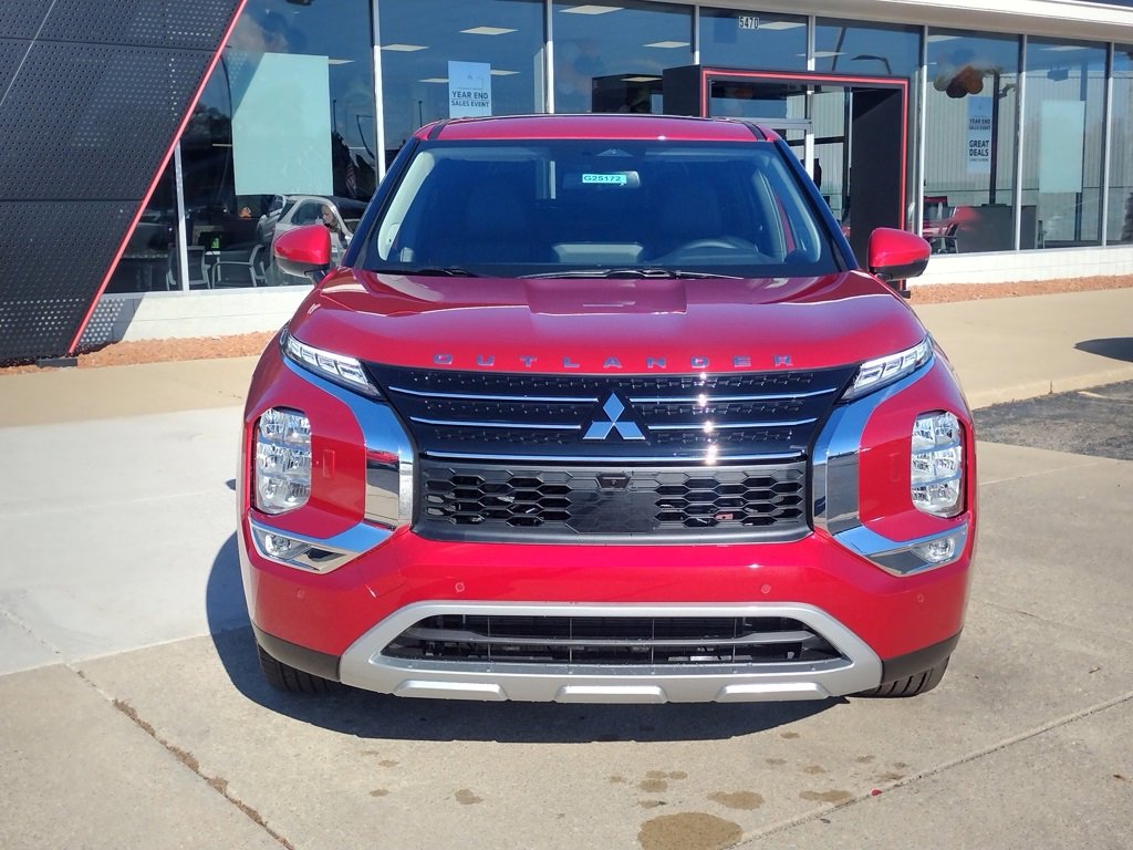 New 2025 Mitsubishi Outlander SE image 13