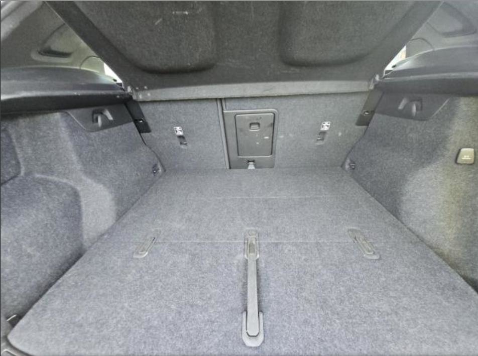 Used 2025 Volvo XC40 B5 Plus image 22