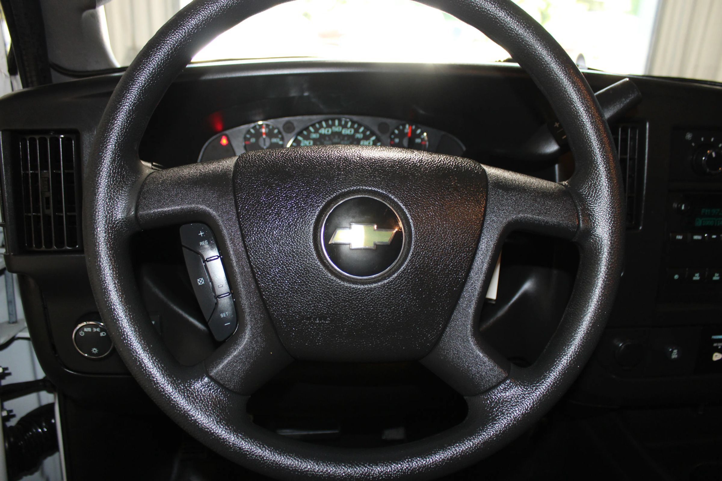 Used 2017 Chevrolet Express 2500 Extended RWD image 10
