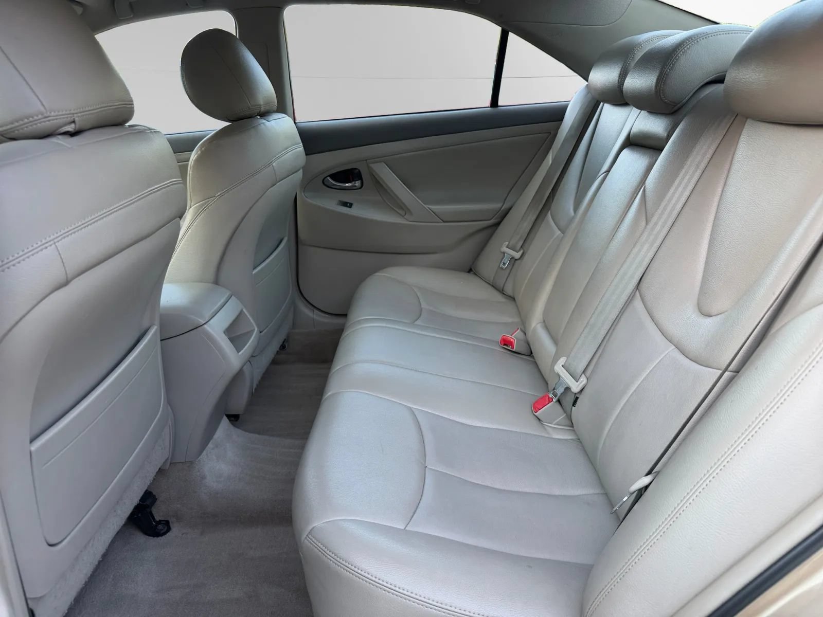 Used 2010 Toyota Camry LE FWD image 15