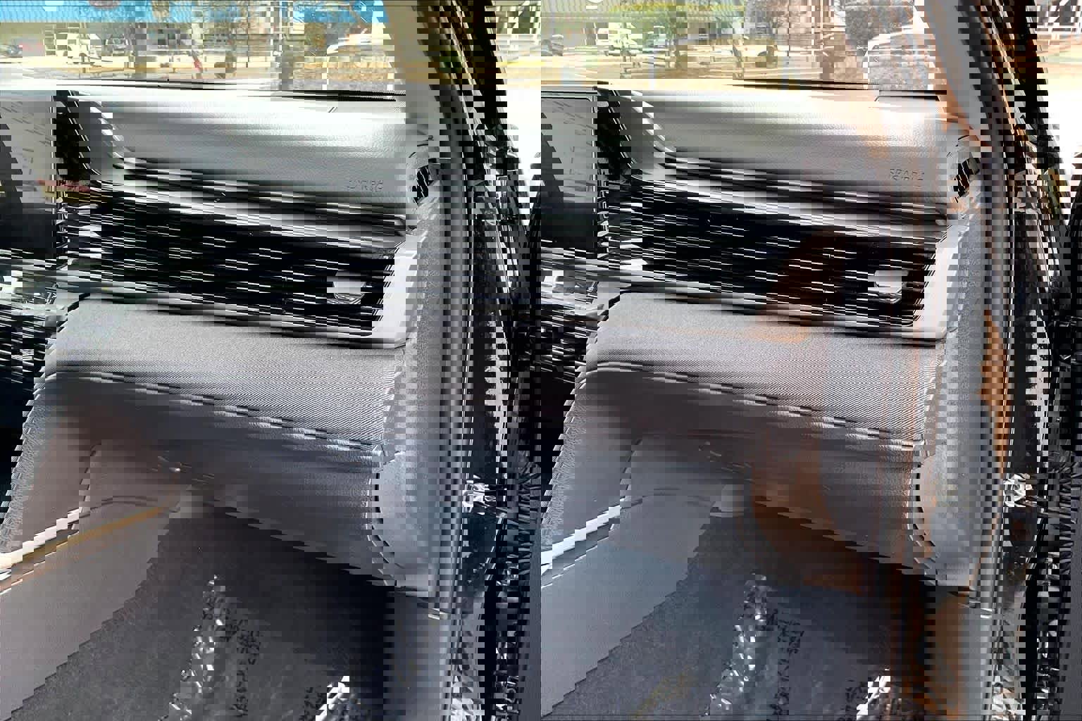 Used 2025 Toyota Camry SE image 17