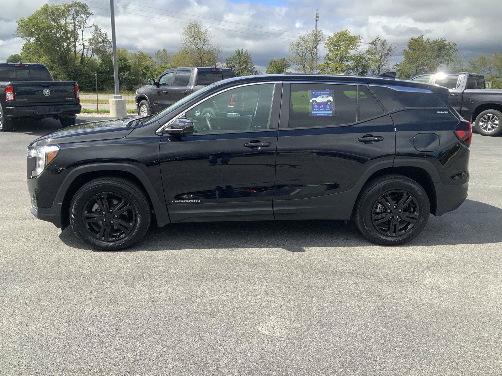Used 2023 GMC Terrain SLE AWD/4WD image 7