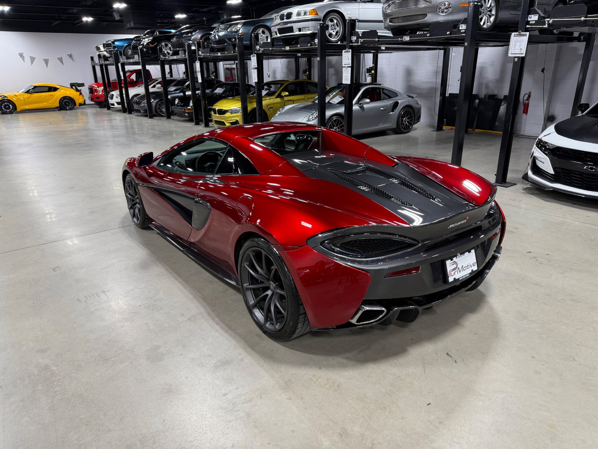 Used 2018 McLaren 570S Spider image 5