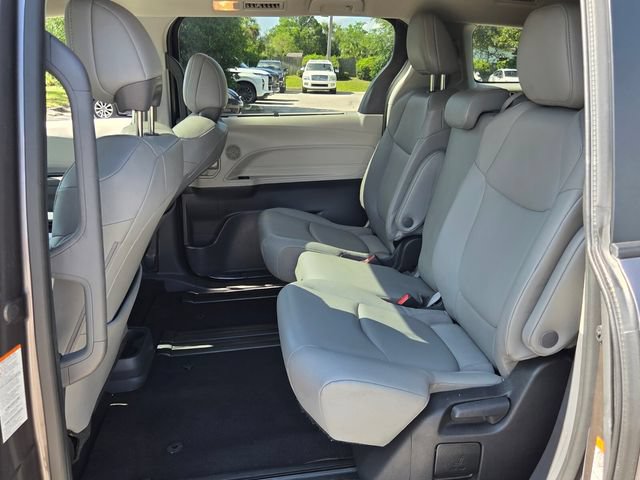 Used 2023 Toyota Sienna XLE FWD image 13