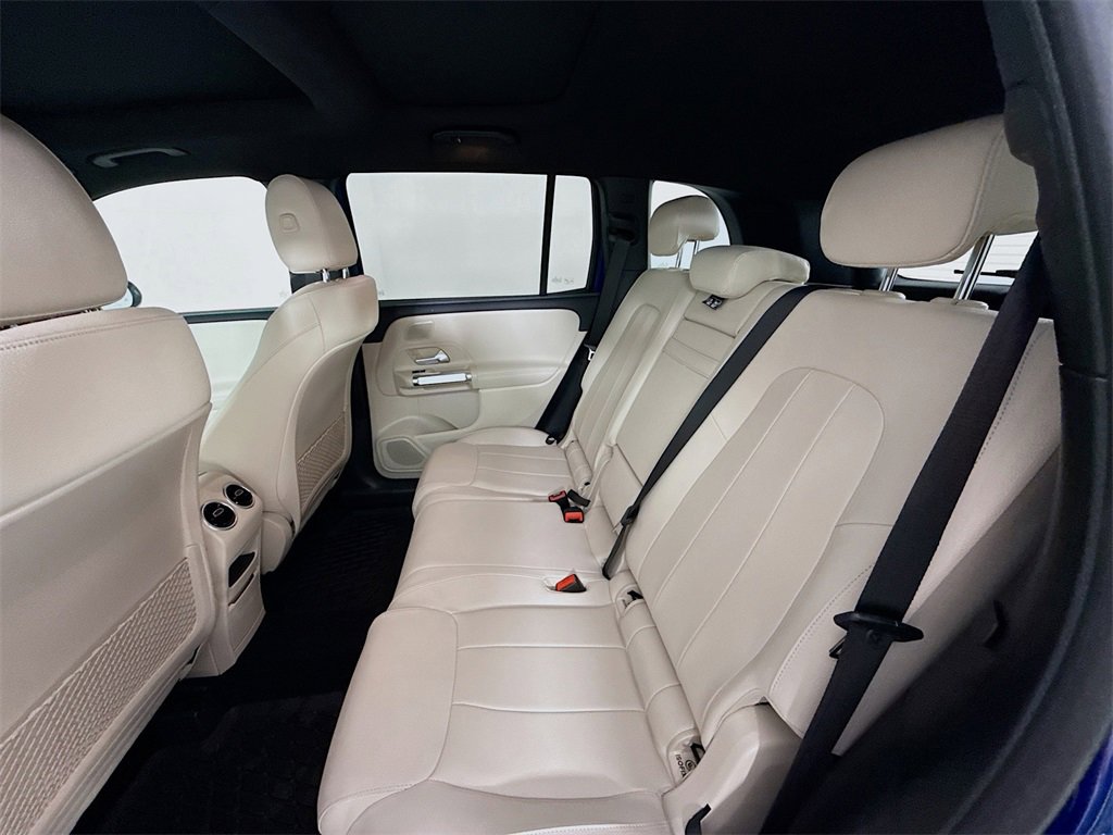 Used 2025 Mercedes-Benz GLB 250 4MATIC image 21