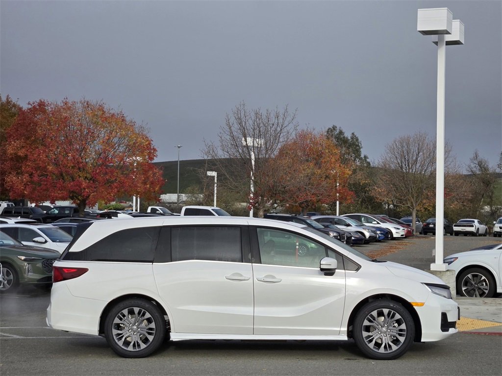 New 2026 Honda Odyssey Touring image 7
