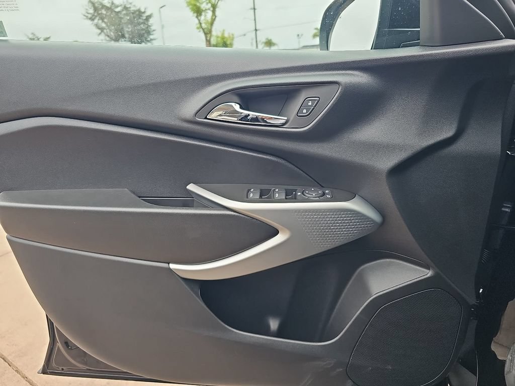 New 2026 Chevrolet Trax LS w/ LS Convenience Package FWD image 26