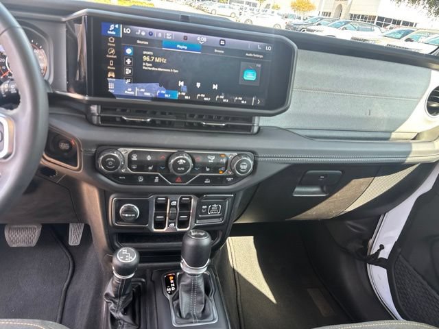 Used 2025 Jeep Wrangler Unlimited Sahara AWD/4WD image 16