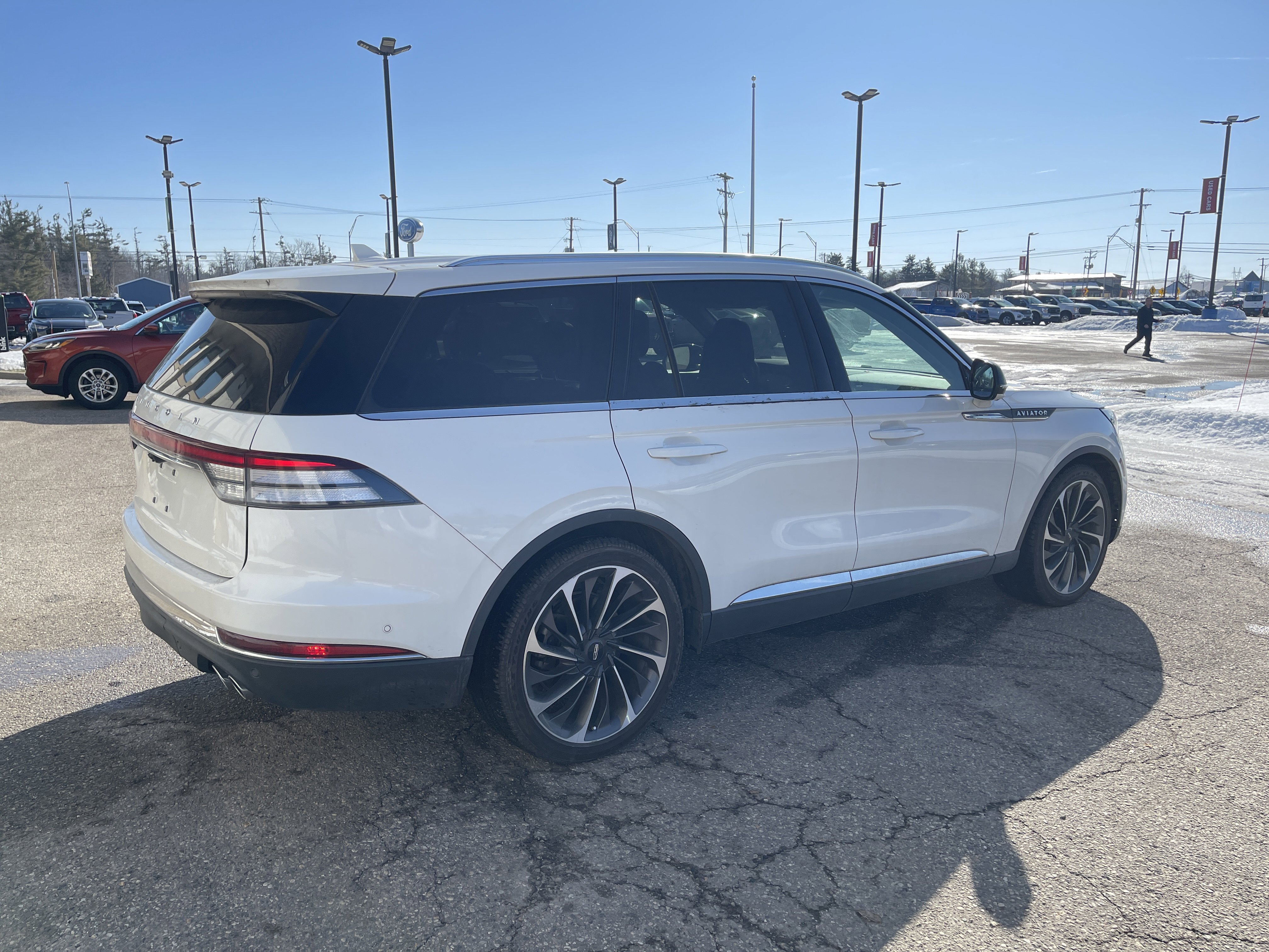 Used 2020 Lincoln Aviator Reserve w/ Equipment Group 202A image 4