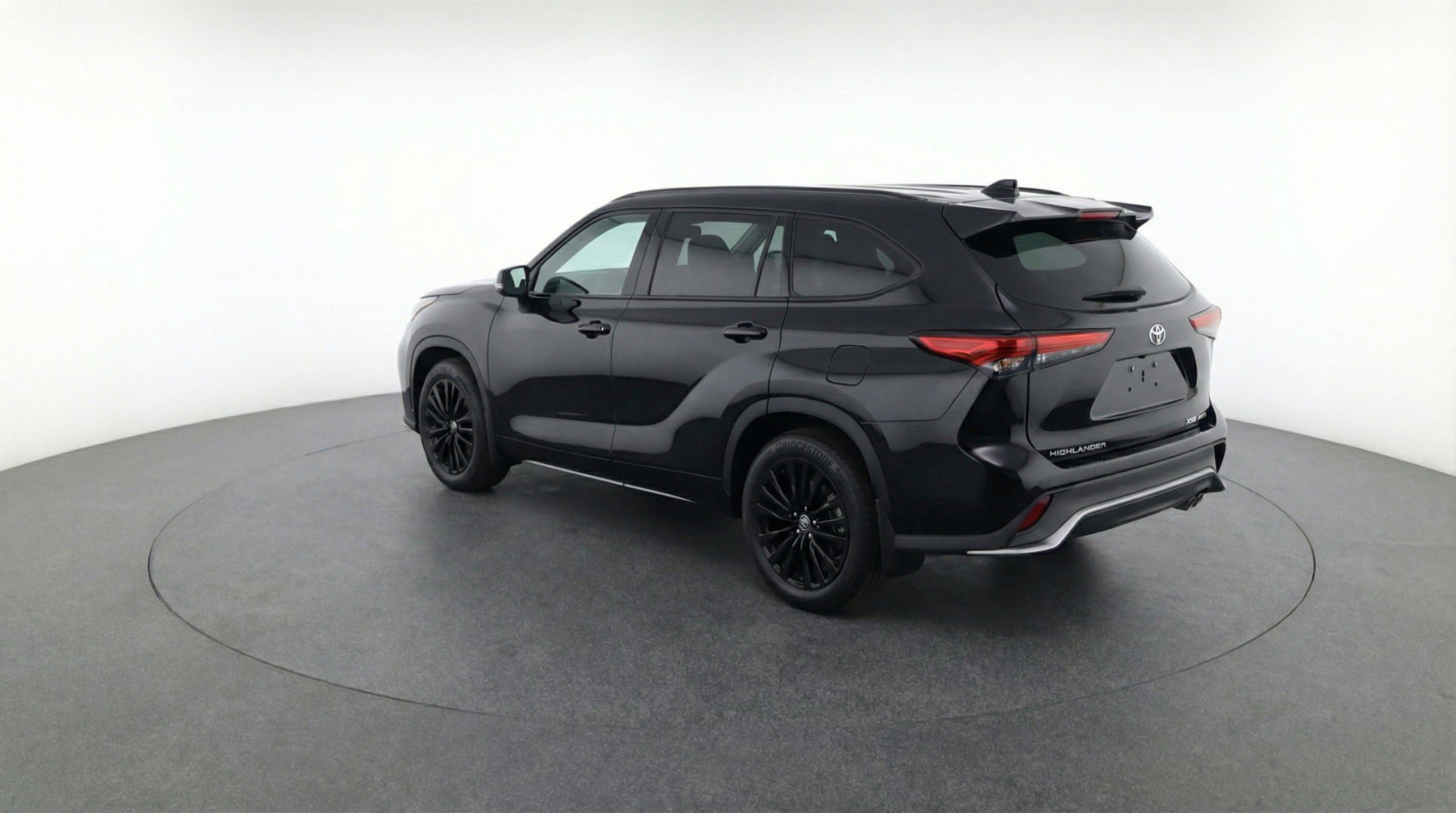 Used 2025 Toyota Highlander XSE image 6