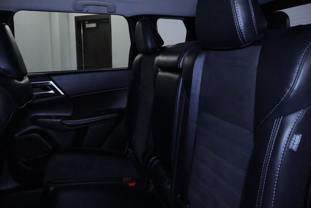 Used 2024 Mitsubishi Outlander SE image 14