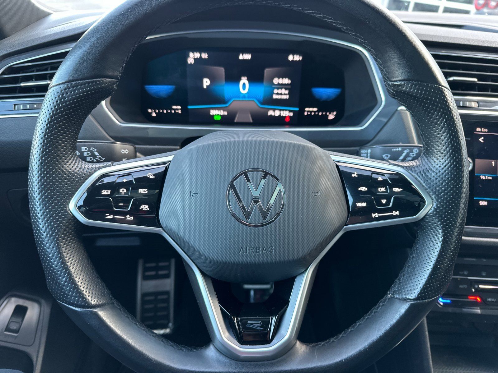 Used 2022 Volkswagen Tiguan SE R-Line image 23