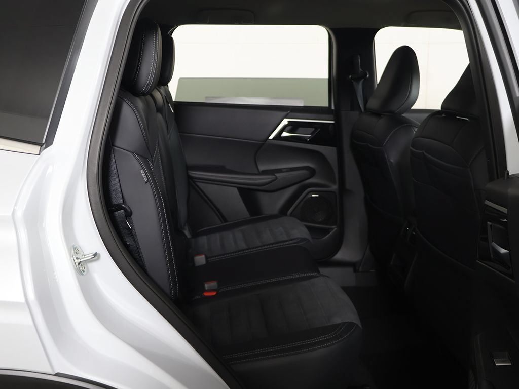 New 2026 Mitsubishi Outlander SE FWD image 30