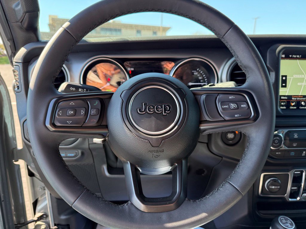 Used 2023 Jeep Wrangler Unlimited w/ Sun & Screen Package AWD/4WD image 29