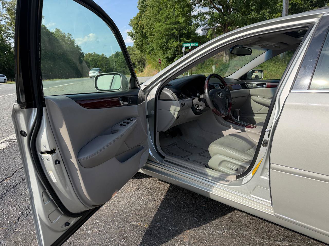 Used 2002 Lexus ES 330 FWD image 10
