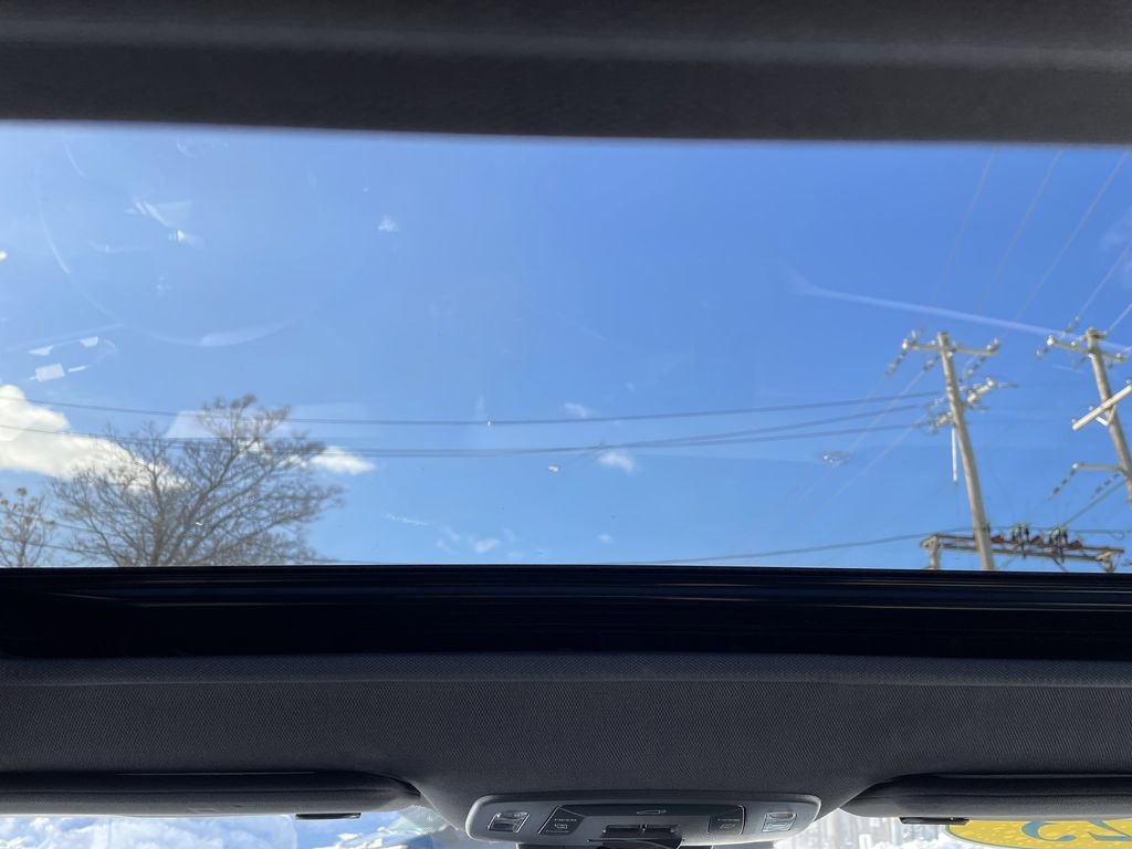 Used 2023 Toyota Sienna XLE Woodland Edition image 22