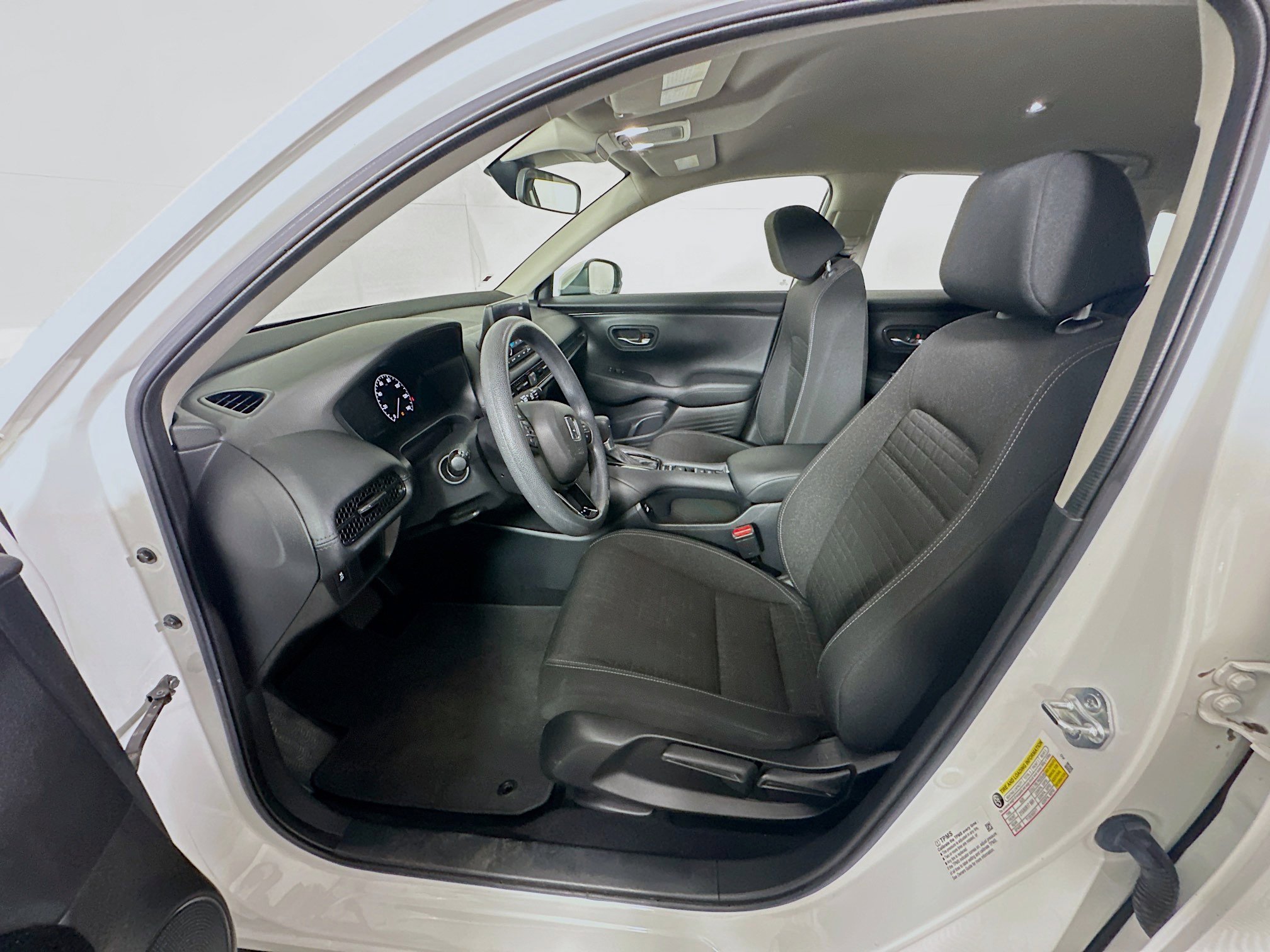 Used 2023 Honda HR-V LX image 13