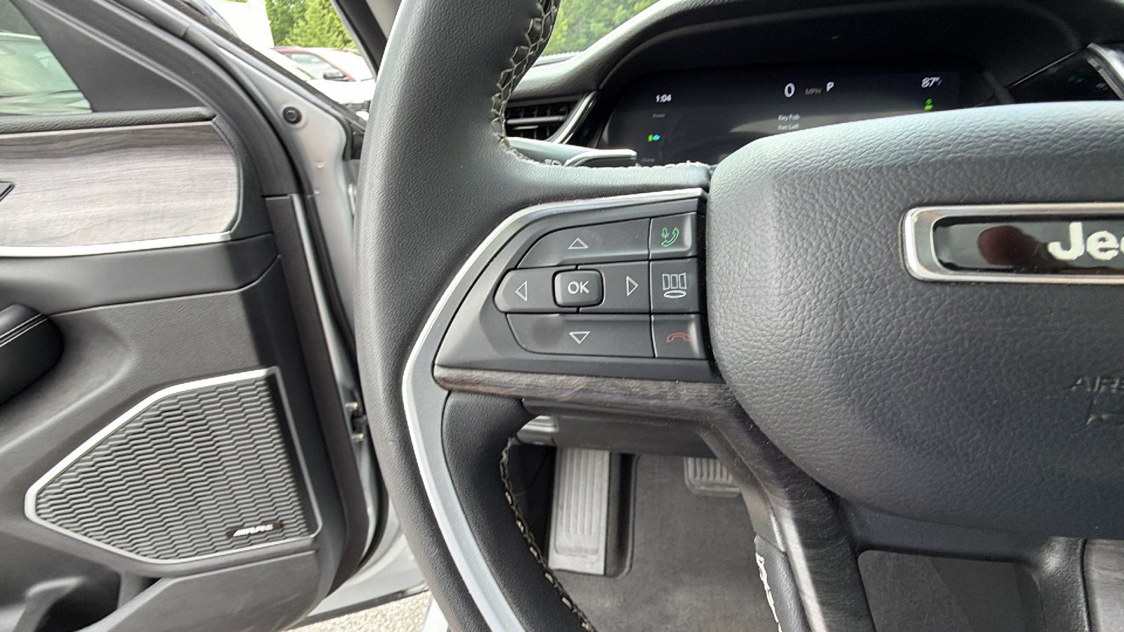 Used 2023 Jeep Grand Cherokee 4WD 4xe image 27