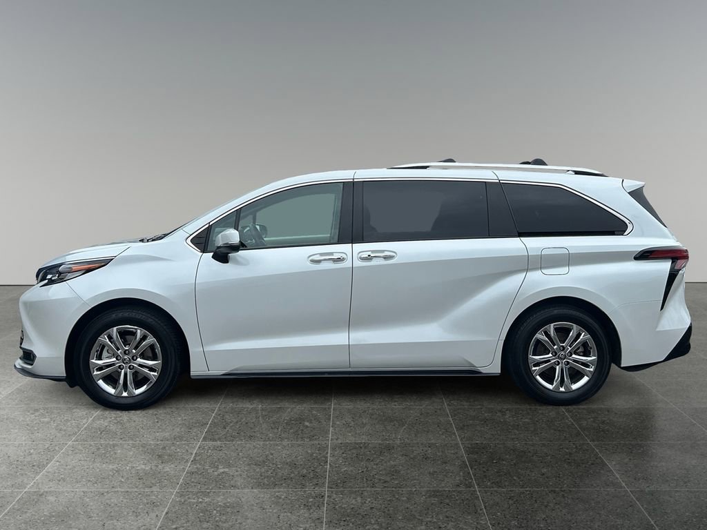 Used 2022 Toyota Sienna Platinum image 4