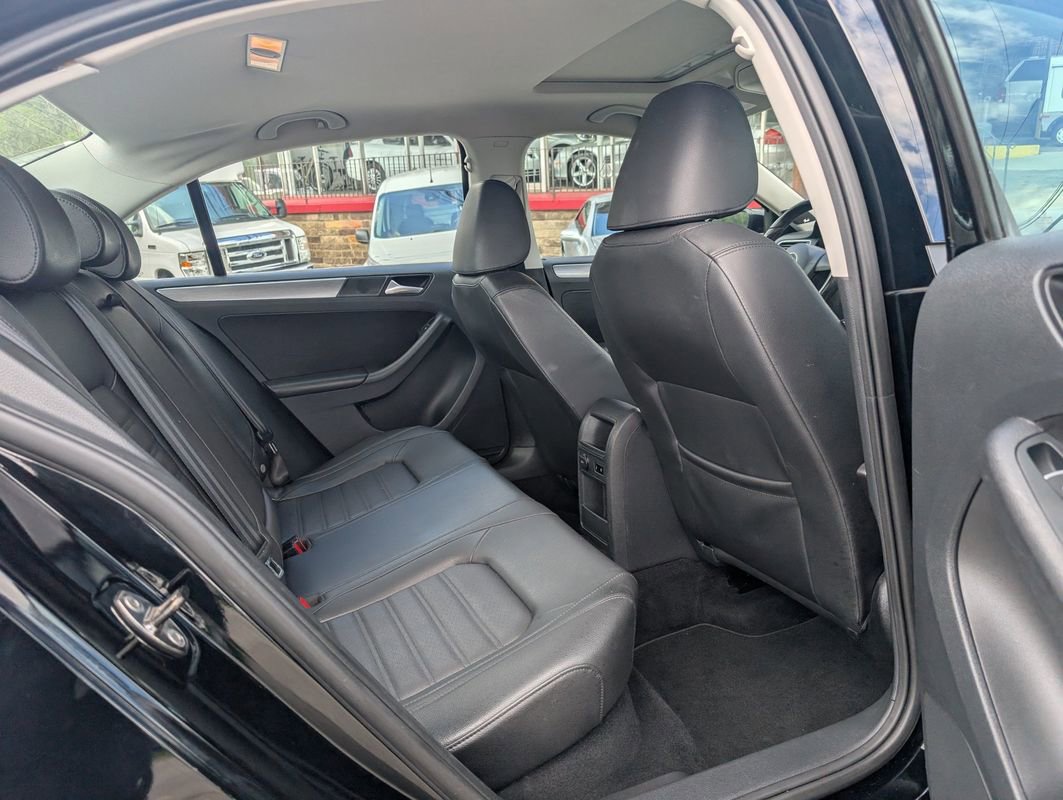 Used 2013 Volkswagen Jetta SEL FWD image 23