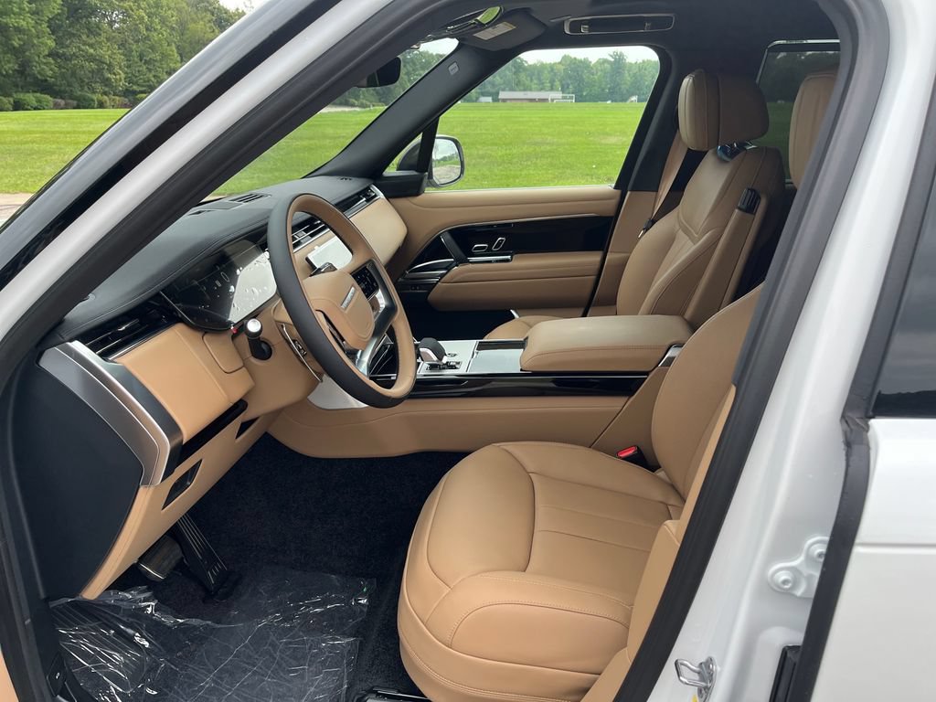 New 2026 Land Rover Range Rover Long Wheelbase SE AWD/4WD image 9