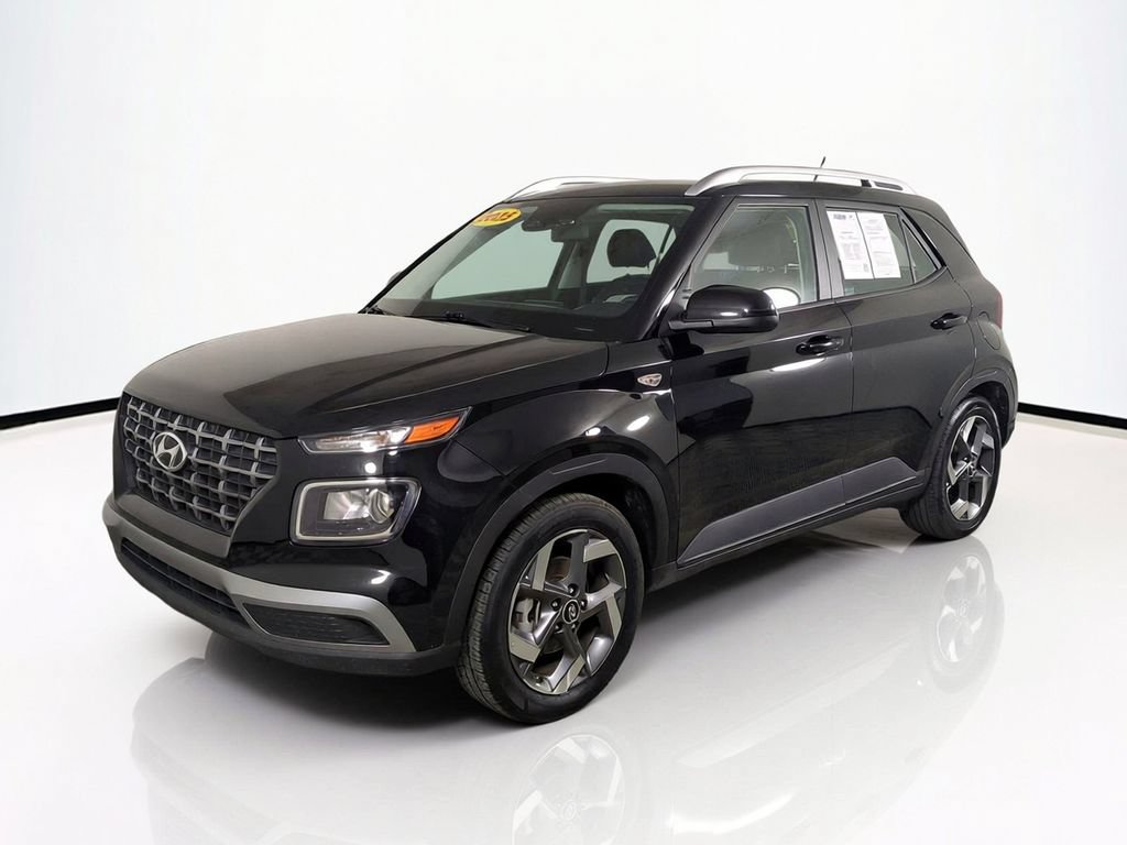 Used 2025 Hyundai Venue SEL FWD image 11