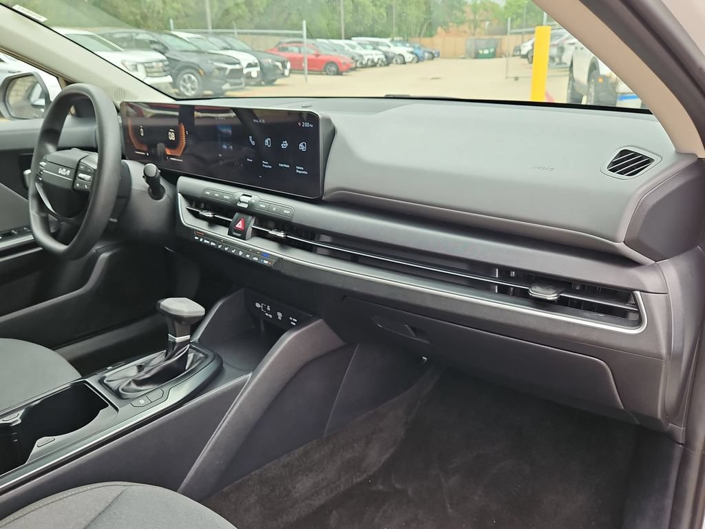 Used 2025 Kia K4 FWD image 32