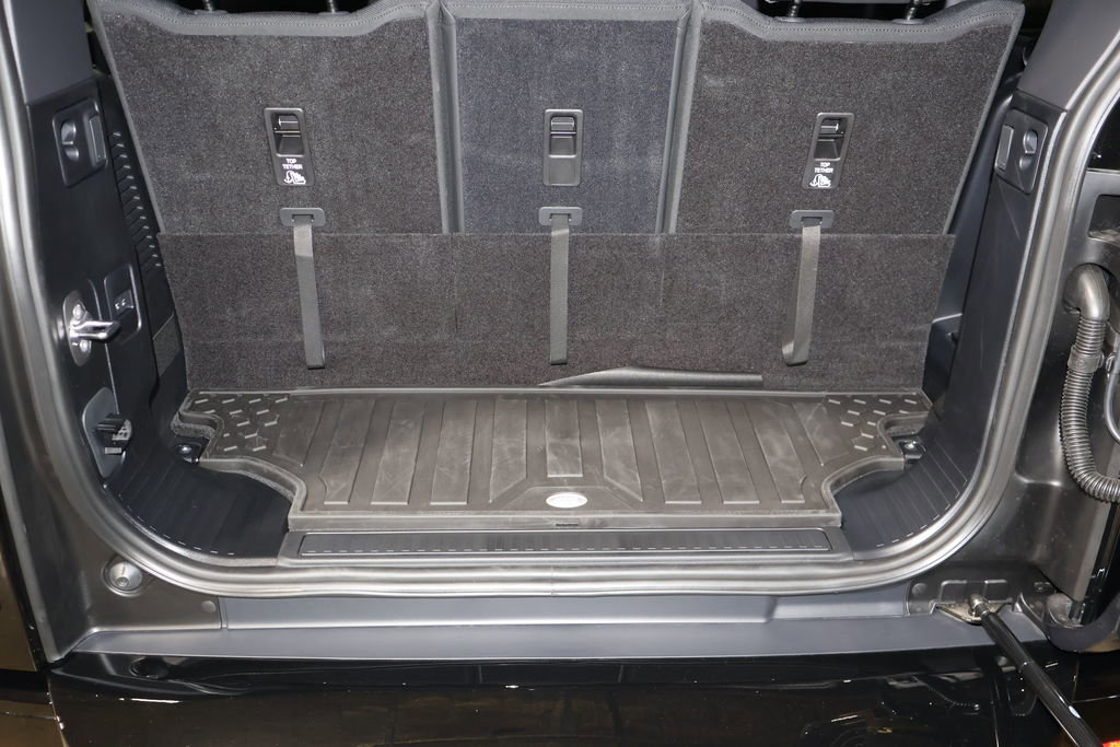 Used 2025 Land Rover Defender 130 V8 image 54